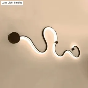Nordic Style LED Wall Lamp - Metallic Snake Design in Sleek Black Finish - Ideal for Contemporary Living Spaces